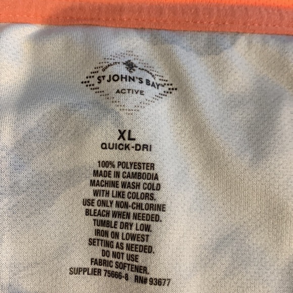 St. John’s Bay grey short sleeved flowered top with peach trim. Quick dry XL - Picture 5 of 5